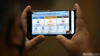 Royke Tumilaar menjelaskan saat ini Bank Mandiri fokus mendorong ekonomi melalui kredit namun tetap selektif. Selain itu Bank Mandiri juga sedang mendukung program pemulihan ekonomi dan melakukan restrukturisasi pada debitur yang terdampak COVID-19.