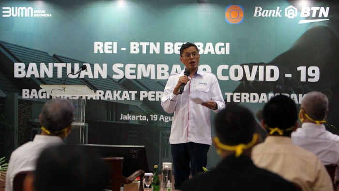 Kali ini REI bersama dengan BTN terus menjalin kemitraan dengan membagikan 1.800 paket sembako kepada masyarakat yang terdampak COVID-19.