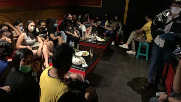 Bareskrim menggrebek Venesia BSD Karaoke Executive yang mempekerjakan 47 pemandu lagu