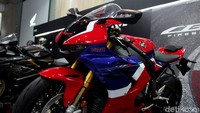 Ditambahkan Executive Vice President Director AHM Johannes Loman, kehadiran Honda CBR1000RR-R Fireblade ini merupakan bagian dari komitmen perusahaan untuk mewujudkan mimpi masyarakat, termasuk para pecinta sepeda motor premium.