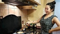 Bahkan beberapa netizen ada yang melamarnya dan menyebut Chef Marinka sebagai calon istri ideal. Dok. Instagram/rinrinmarinka