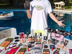 Foto Editan Konyol Demi Eksis di Medsos