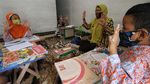 Guru SD di Solo Sambangi Rumah Muridnya Demi Pendidikan