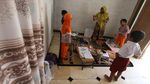 Guru SD di Solo Sambangi Rumah Muridnya Demi Pendidikan
