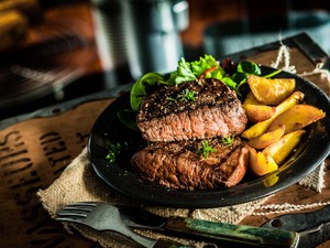 5 Tempat Makan di Ubud Bali untuk Malam Mingguan!