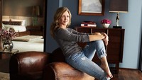 Rumah mewah Aniston direnovasi oleh arsitek bernama Frederick Fisher. Serta dibantu oleh designer interior AD100 Stephen Shadley.