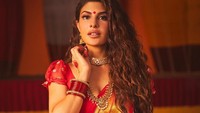 Jacqueline Fernandez kembali mencuri perhatian setelah ia membiayai warga yang hidup di 2 desa di India. Lewat Instagramnya, artis cantik ini sering membagikan kesehariannya hingga momen kulinernya. Foto: Instagram @jacquelinef143