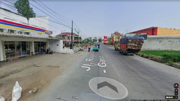 Jalur Garut Ambulans Dihalangi Mobil