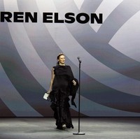 Karen Elson mengaku saat itu dia benar-benar sangat depresi. Namun setelah dia berhasil membuat tubuhnya menjadi lebih kurus lagi, para desainer kembali memanggilnya untuk tampil dalam fashion show. Itu adalah siklus gangguan makan, katanya. Foto: Getty Images