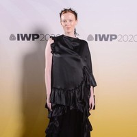 Pada Februari 2019 Karen Elson juga mengungkapkan pengalaman traumatisnya dengan mantan suami Mandy Moore, penyanyi Ryan Adams. Saat itu ramai tagar #MeToo dan Karen mengungkapkan pelecehan yang dilakukan Ryan Adams. Foto: Getty Images