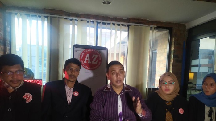 Kuasa hukum keluarga korban pembunuhan ABG Slenderman,  Azam Khan.