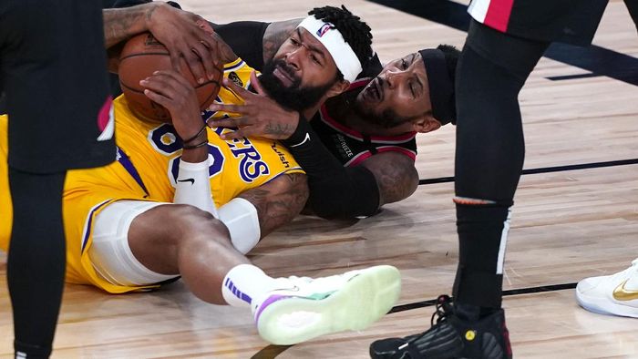Lakers vs Blazers Los Angeles Lakers forward Markieff Morris battles on the floor for a loose ball with Portland Trail Blazers forward Carmelo Anthony , beneath, during the second half of an NBA basketball game Tuesday, Aug. 18, 2020, in Lake Buena Vista, Fla. (AP Photo/Ashley Landis, Pool)