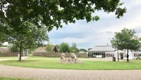 Lingkungan yang bersih di museum Hunebed Belanda.