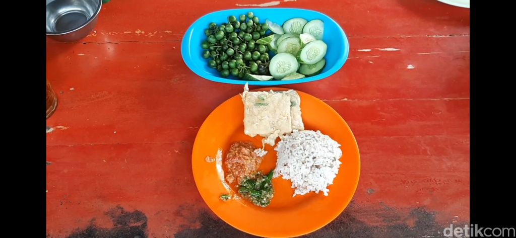 Nasi tutug oncom Benhil