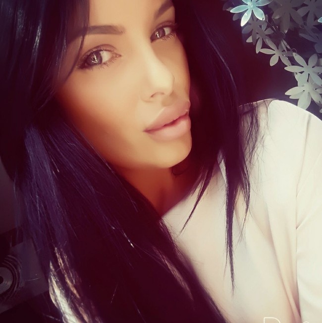 Nicola mengatakan bahwa dia tidak ingin membagikan konten yang senonoh. Menurutnya, konten yang dibagikannya masih dalam batas sopan.  Foto: Facebook