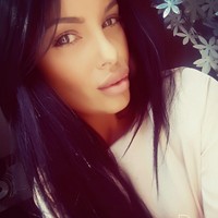 Nicola mengatakan bahwa dia tidak ingin membagikan konten yang senonoh. Menurutnya, konten yang dibagikannya masih dalam batas sopan.  Foto: Facebook