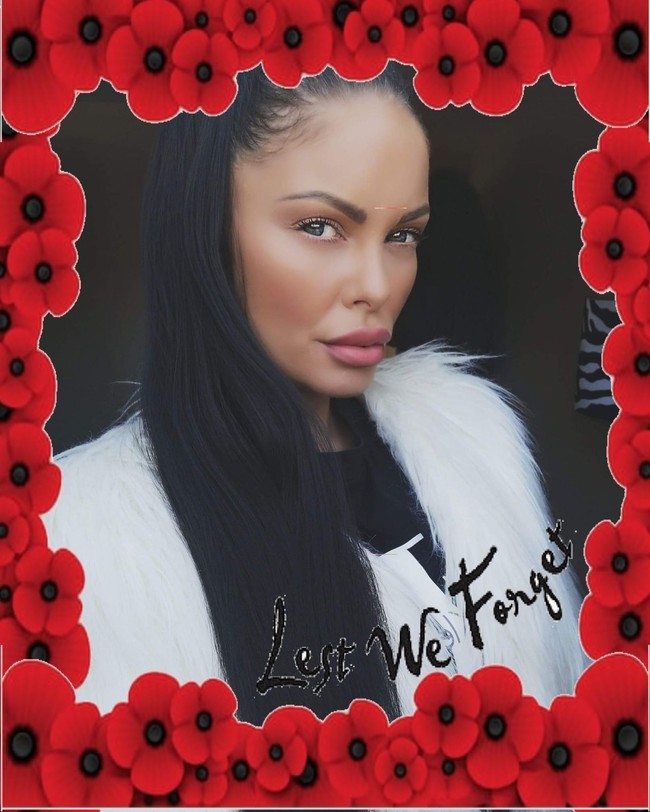 Membagikan konten seksi berbayar di Only Fans kerap jadi kontroversi lantaran tak jarang wanita yang berani tampil buka-bukaan, bahkan tanpa busana. Nicola sadar akan konsekuensi tersebut sehingga dia berusaha tidak menampilkan konten yang terlalu ekstrem.  Foto: Facebook