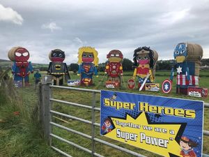 Potret Patung Jerami Superhero Lawan Corona