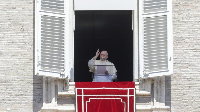 Pope Francis delivers his blessing as he recites the Angelus noon prayer from the window of his studio overlooking St.Peters Square, at the Vatican, Sunday, Aug. 16, 2020. (AP Photo/Andrew Medichini)
