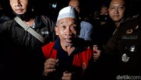 Pelawak Nurul Qomar hari ini dieksekusi ke Lapas kelas II Brebes. Eksekusi ini terkait kasus penggunaan Surat Keterangan Lulus (SKL) palsu yang menjerat Qomar.