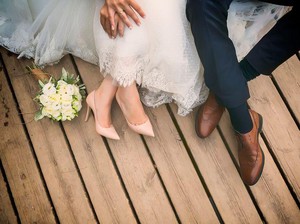 Kasihan! Pengantin Ini Dinyinyirin karena Dekorasi Kuenya Mirip Bisul