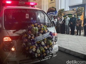 Penghormatan Terakhir Dokter Orthopedi di Surabaya Meninggal Terpapar COVID-19