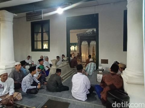 Peringatan malam Suro dan Haul 1 Muharam Kanjeng Kiai Raden Adipati Aryo Tjondronegara III, Kudus, Rabu (19/8/2020).