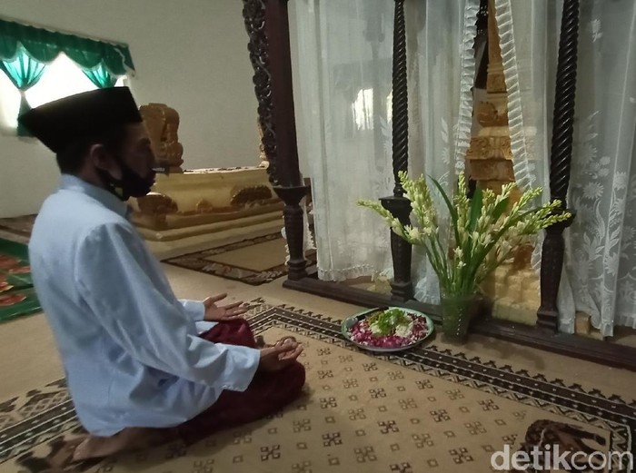 Peringatan malam Suro dan Haul 1 Muharam Kanjeng Kiai Raden Adipati Aryo Tjondronegara III, Kudus, Rabu (19/8/2020).