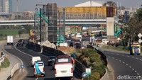 Tiang penyangga rel yang nantinya bakal dilalui kereta dengan kecepatan hingga 350 kilometer per jam itu sudah terlihat.