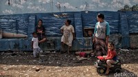 Saat ini warga masih bermukim di shelter sampai penataan Kampung Akuarium selesai.