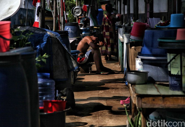 Setelah digusur, warga Kampung Akuarium mencoba bertahan dengan tinggal di shelter penampungan. Begini kondisi mereka saat ini.
