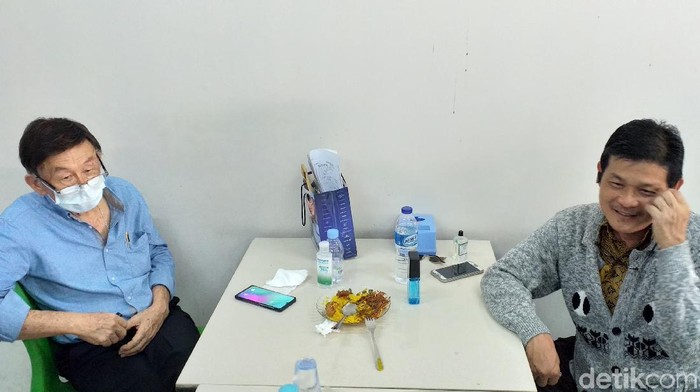 Seorang pria di Surabaya melaporkan mantan pengacaranya. Sebab ia kalah dalam sebuah perkara padahal sudah mengeluarkan uang hingga Rp 10 miliar.