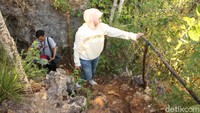 Rute puncak Baro-baro cukup jauh dan melelahkan. Namun, semua akan terbayar jika sudah berada di puncak.