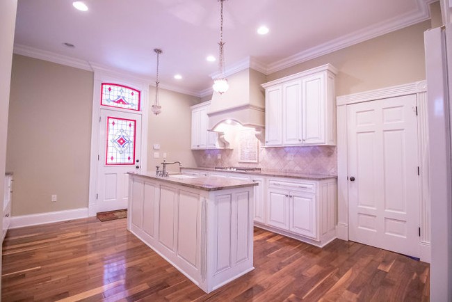 Rumah mewah unik ini juga dilengkapi dengan beberapa fasilitas tambahan, seperti perapian listrik di ruang tamu, pendingin, pemanas udara, HVAC kontrol zona ganda, termostat yang dapat diprogram, detektor asap, serta beberapa fitur lainnya. Foto: dok. House of Brokers