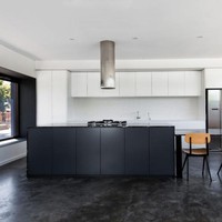 Untuk membangun rumah unik ini, Simone juga bekerjasama dengan para tetangga dan tokoh masyarakat setempat. Tujuannya agar bisa memunculkan kesan keberagaman di kompleks rumah. Foto: Dok. Robeson Architect