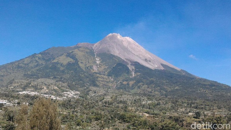 Sedekah Gunung Merapi di Malam 1 Suro Sedekah Gunung Merapi di Malam 1 Suro