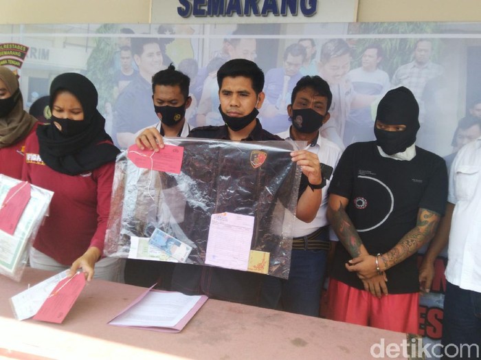 Seorang pemilik karaoke di Semarang ditangkap polisi karena mempekerjakan gadis di bawah umur sebagai pemandu lagu, Rabu (19/8/2020).