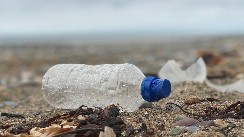 Serpihan mikroplastik di Samudera Atlantik beratnya bisa 21 juta ton Serpihan mikroplastik di Samudera Atlantik beratnya bisa 21 juta ton