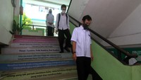 Simulasi yang dilakukan guru dan pegawai sekolah dengan menerapkan protokol kesehatan tersebut merupakan salah satu persiapan untuk mengadakan kegiatan belajar tatap muka yang sehat serta bebas COVID-19. ANTARA FOTO/Jessica Helena Wuysang  