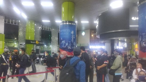 Suasana Stasiun Gambir pada Rabu, 19 Agustus malam