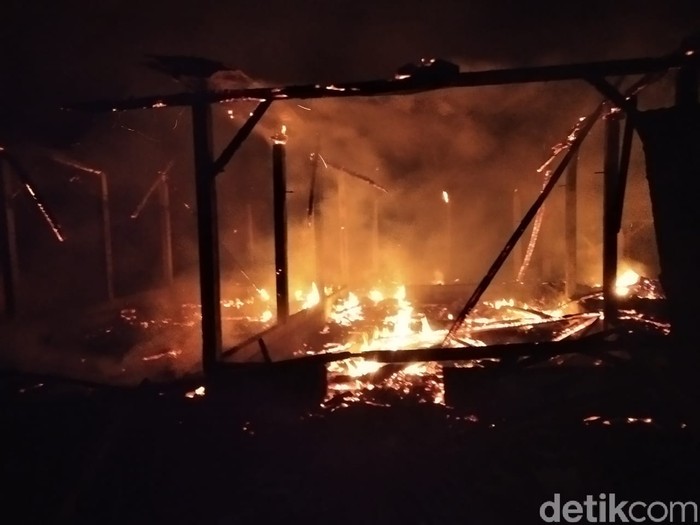 tiga rumah di tulungagung terbakar