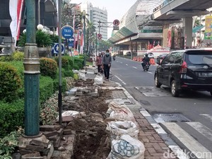 Dikeluhkan Pejalan Kaki, Pembongkaran Trotoar di Rasuna Said untuk Proyek FO