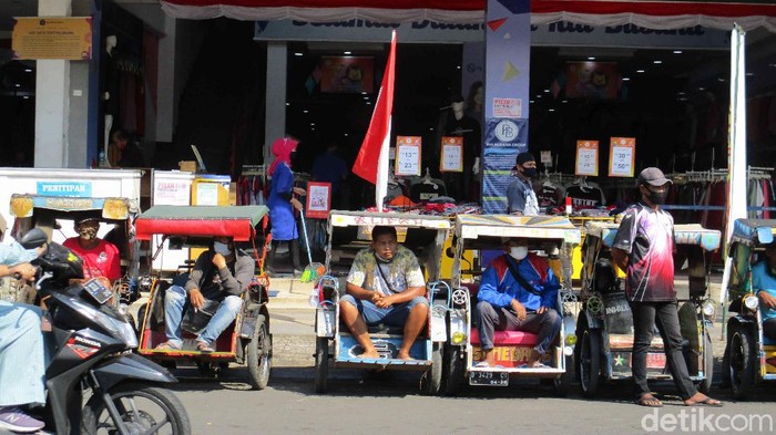 Tukang becak di Kabupaten Sumedang.