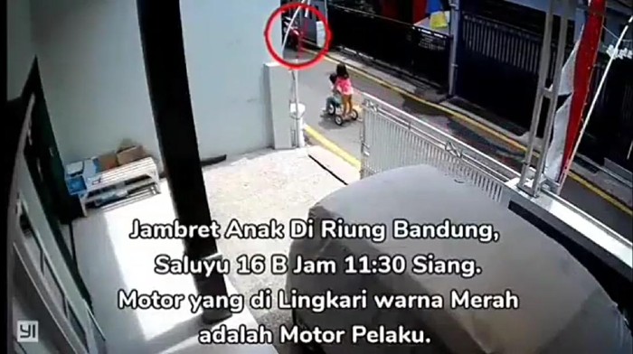 Viral Aksi Pria Bermotor Jambret Kalung Emas Bocah di Bandung