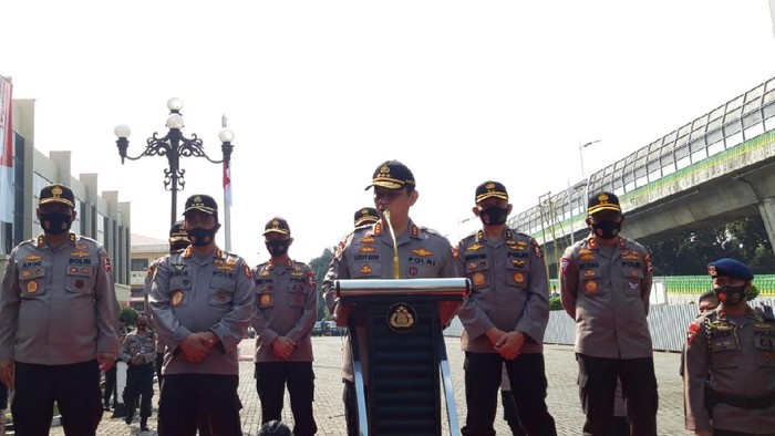 Wakapolri Komjen Gatot Edy saat Hadir di Pembagian Baksos