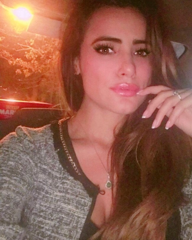 Untuk kepuasannya tersebut, Wanessa telah menghabiskan banyak uang. Dikatakan ia kurang lebih sudah mengeluarkan £15,000 atau Rp 294 jutaan. Foto: Instagram @wamoura