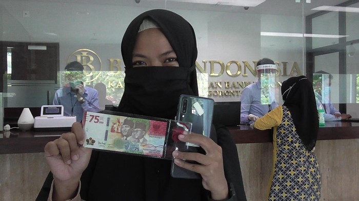 Warga Gorontalo antusias tukar uang khusus HUT RI Rp 75 ribu
