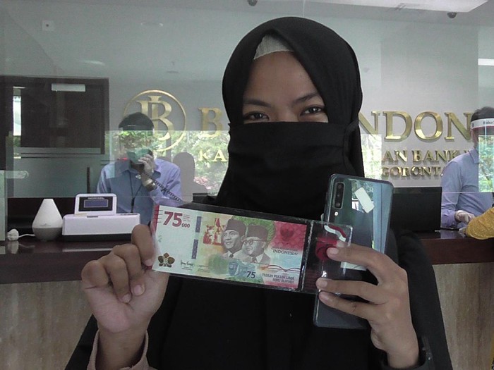 Warga Gorontalo antusias  tukar uang khusus HUT RI Rp 75 ribu