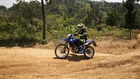 Ada beberapa handycap yang cukup menarik untuk diselesaikan tantangannya. Mulai dari tanah gembur, jalur bebatuan, tanjakan hingga turunan curam untuk merasakan kenyamanan suspensi dan handling dari WR155R. Foto: Yamaha Indonesia