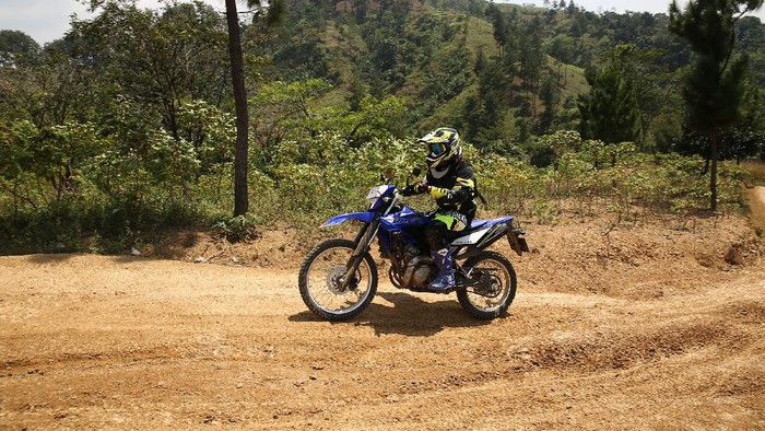 Yamaha WR155R saat melibas di jalur off road Hambalang